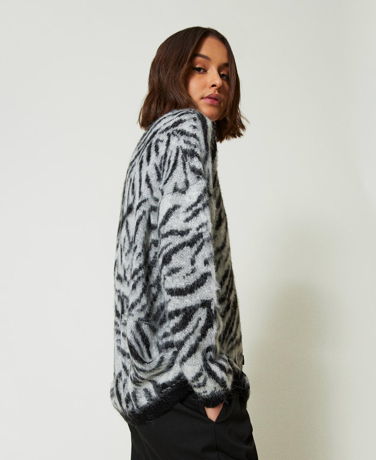 MYFO animal print jacquard cardigan Two-tone Tiger Jacquard Woman 242AM3555_11791_02