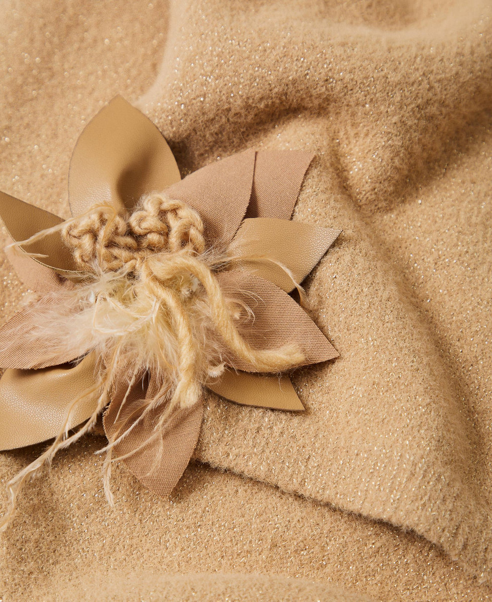 Knit scarf with floral brooch Woman Beige TWINSET Milano
