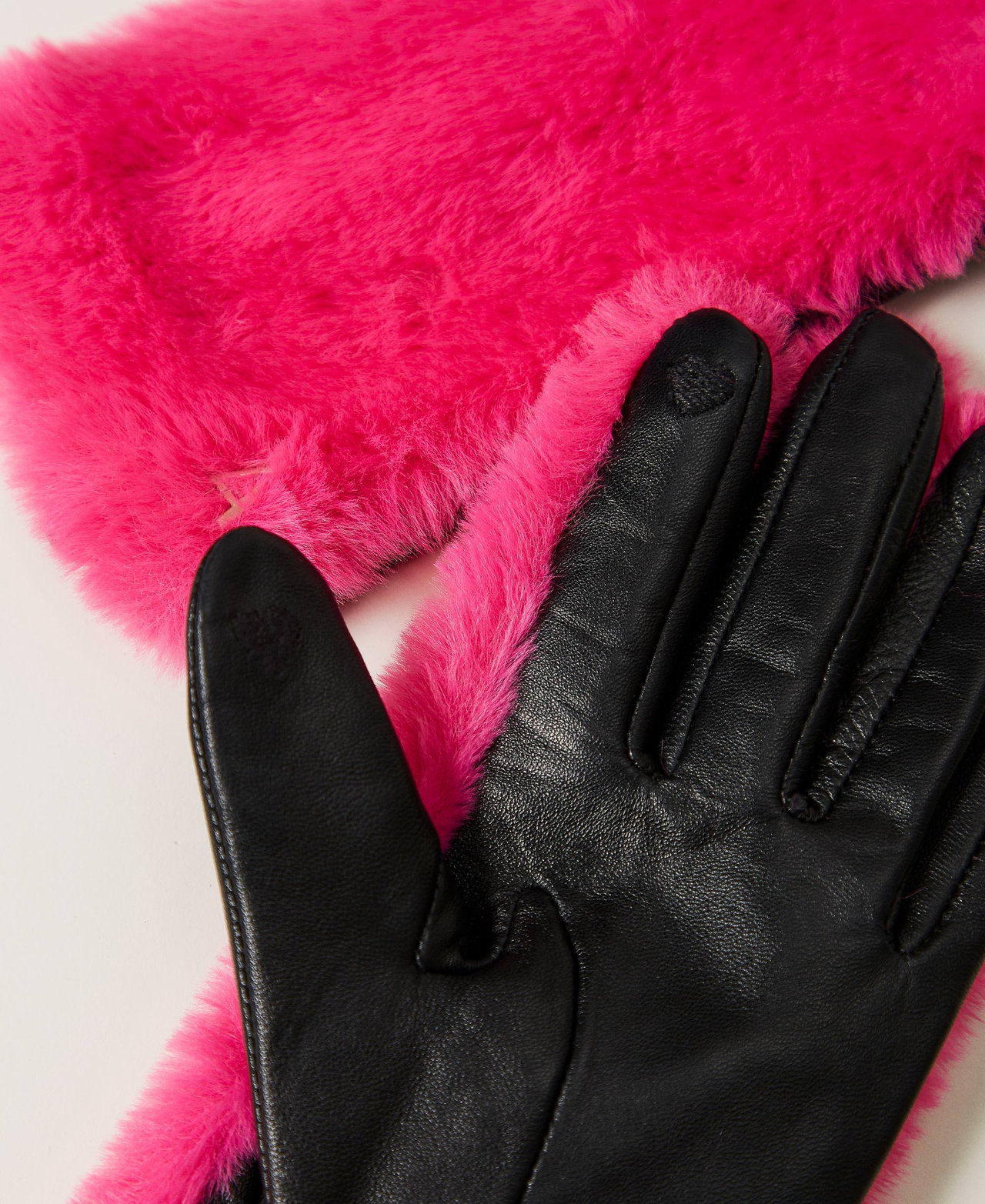 Faux fur gloves Super Pink Woman 242AO5081_11962_02