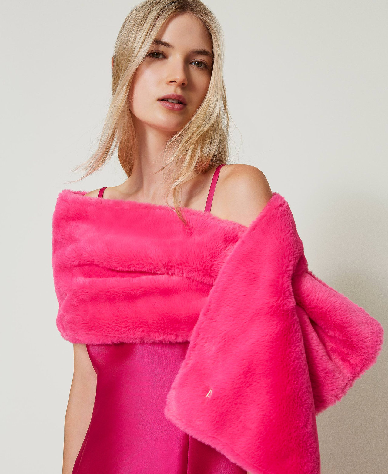 Faux fur scarf Super Pink Woman 242AO5130_11962_S0