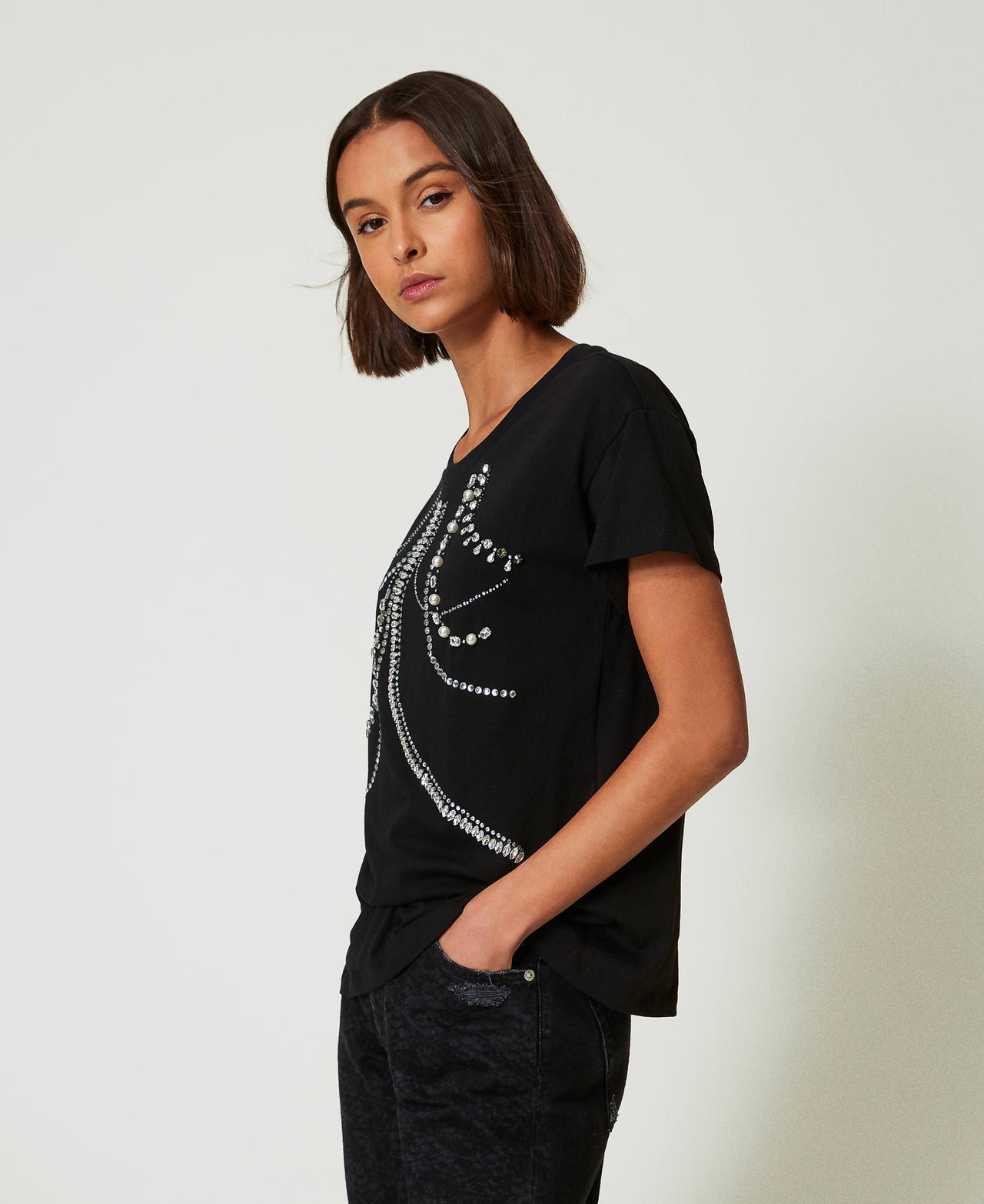 T-shirt with embroidery and pearls Black Woman 242AP2141-03