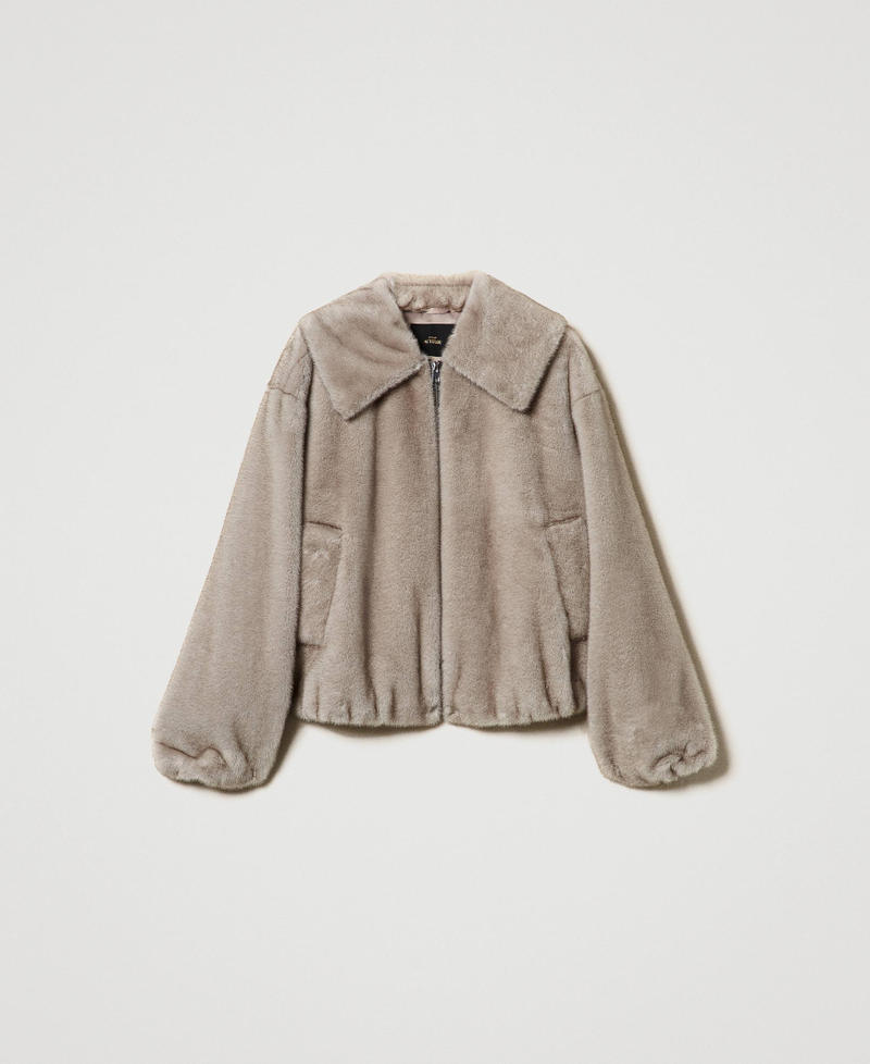 Chaqueta corta de pelo sint&eacute;tico