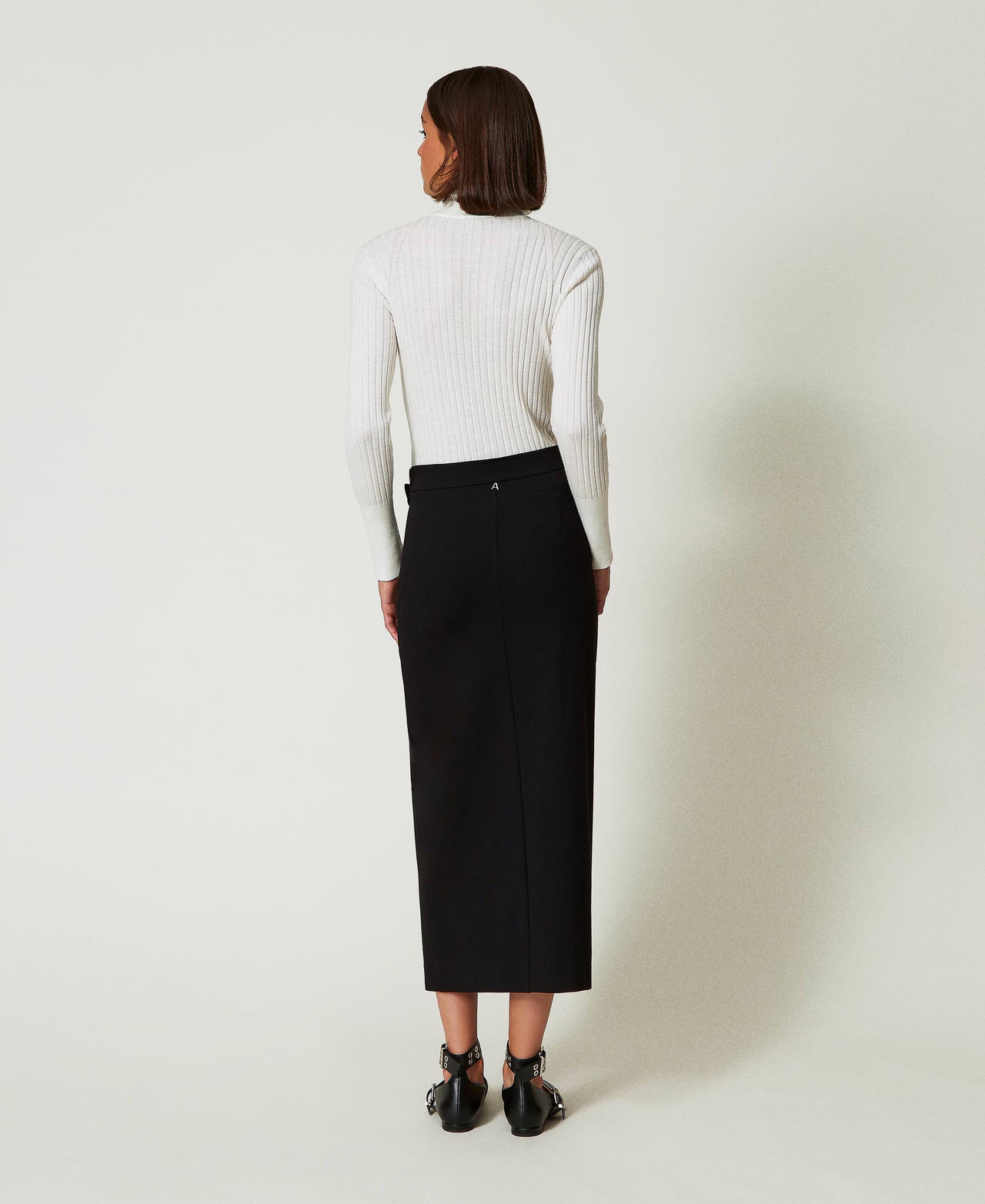 Falda larga asim&eacute;trica