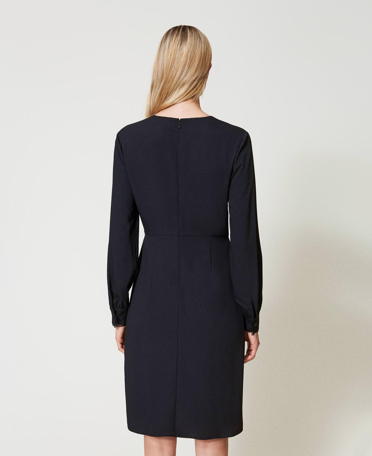 Robe courte en cr&ecirc;pe de Chine recycl&eacute;