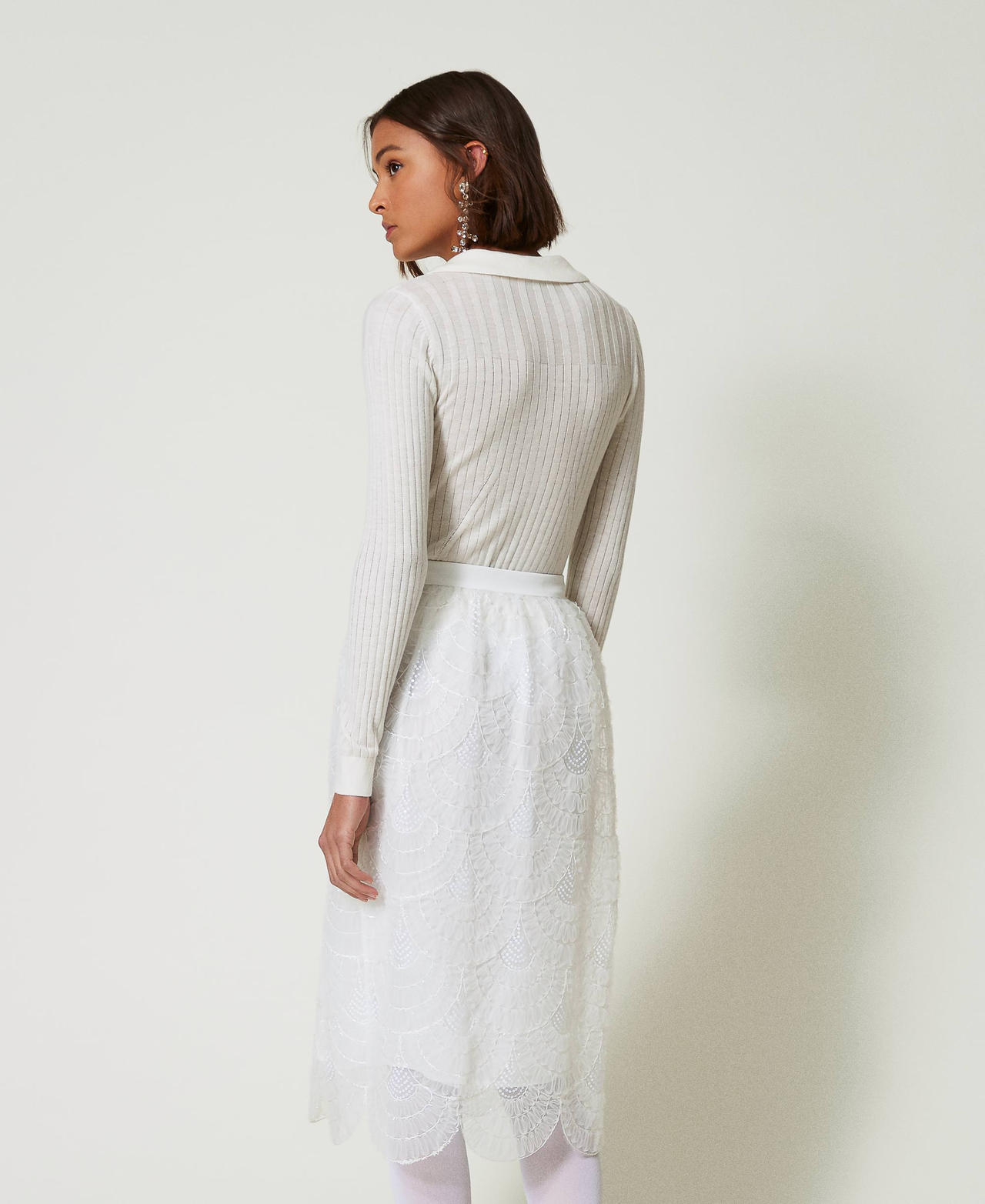 Falda midi de organza con bordados