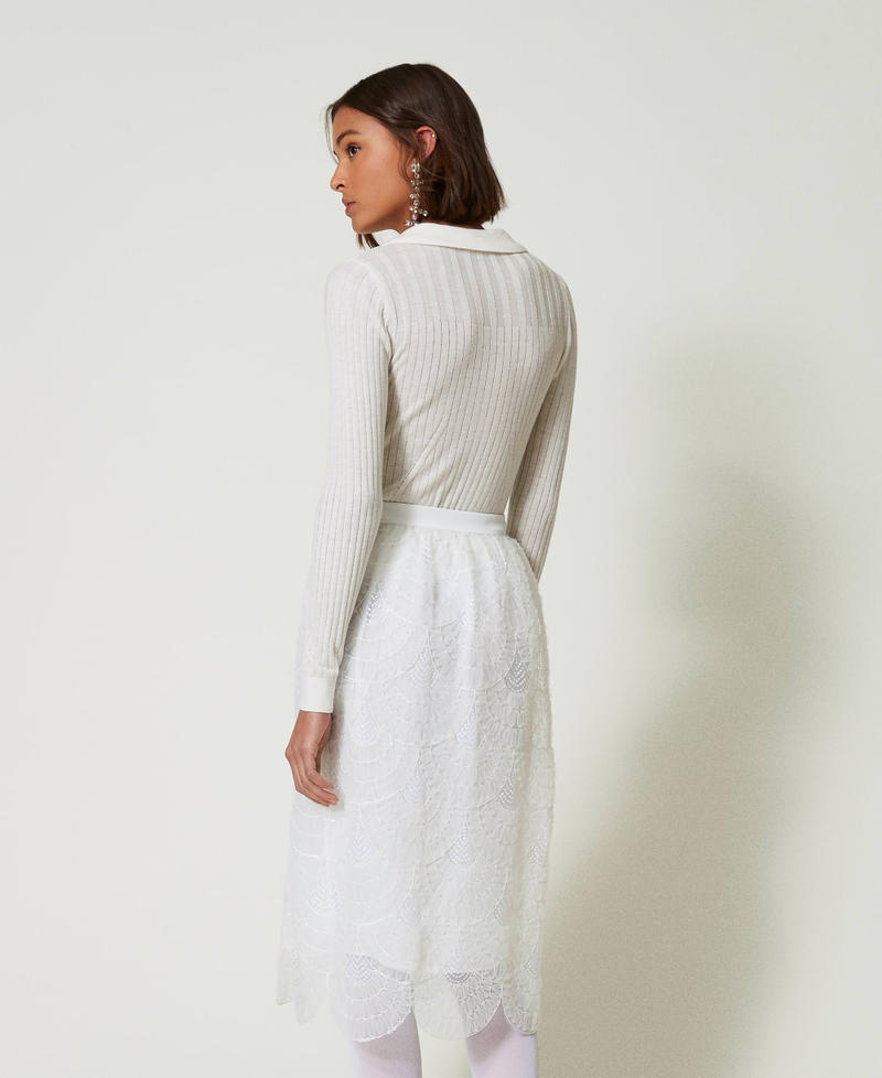 Falda midi de organza con bordados