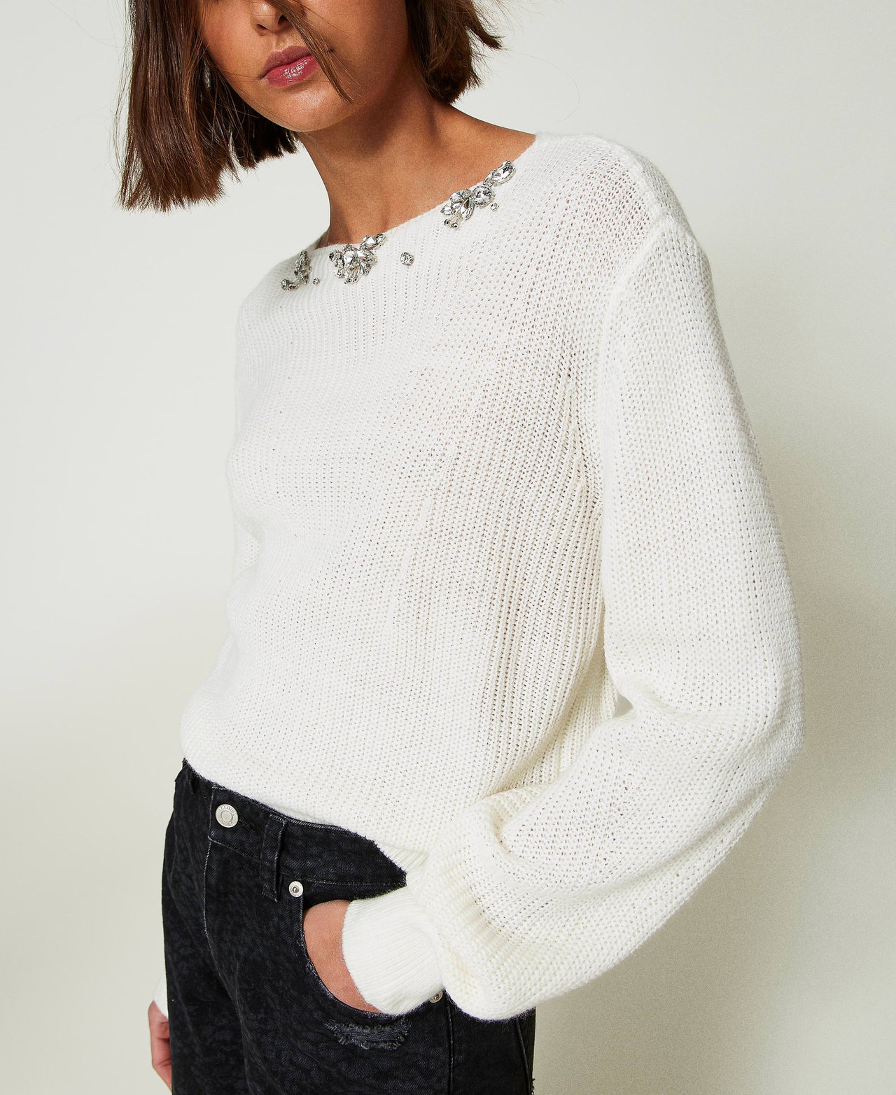 Von Hand bestickter Pullover White Sahne Frau 242AP3011_00733_02