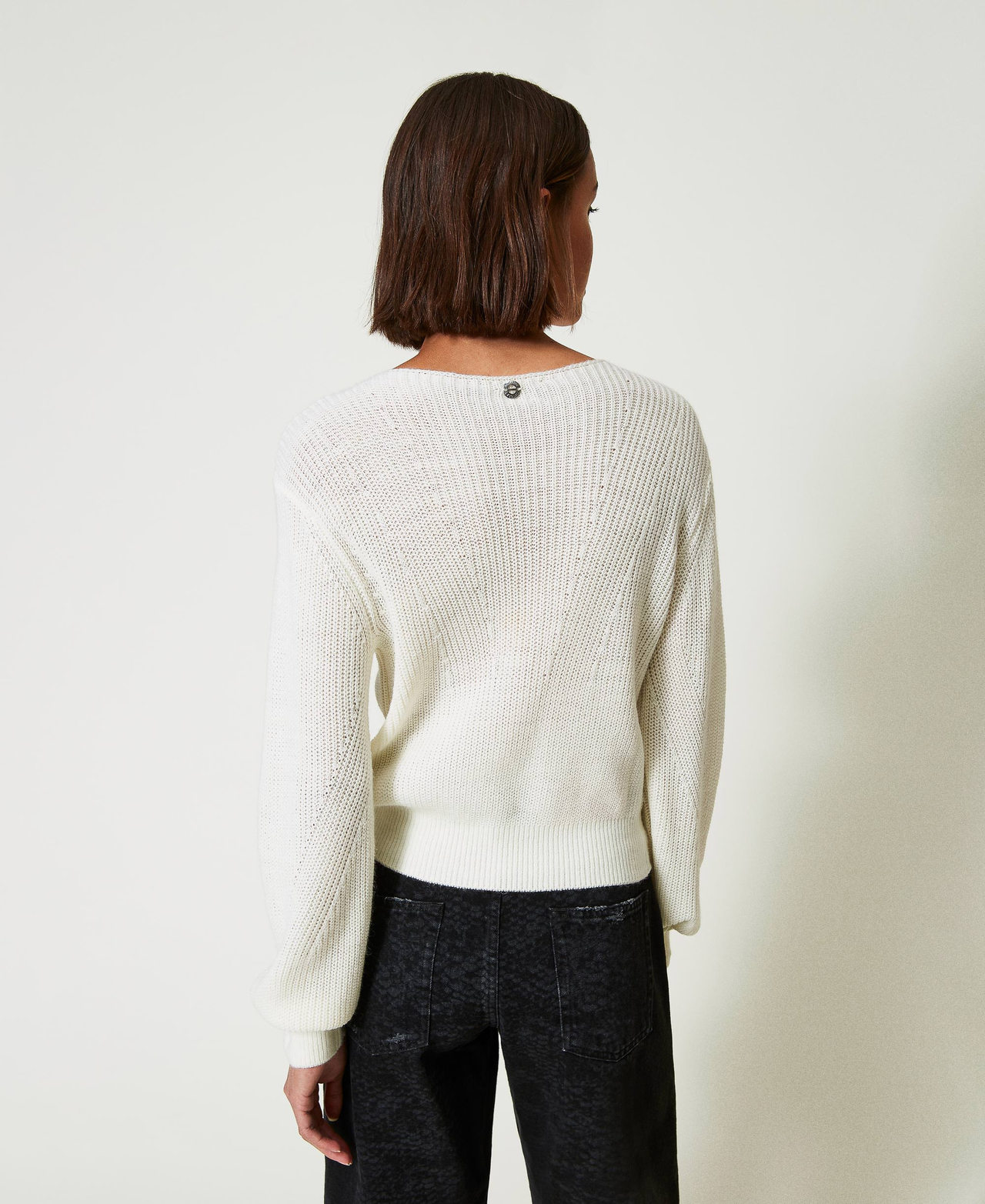 Von Hand bestickter Pullover White Sahne Frau 242AP3011_00733_03