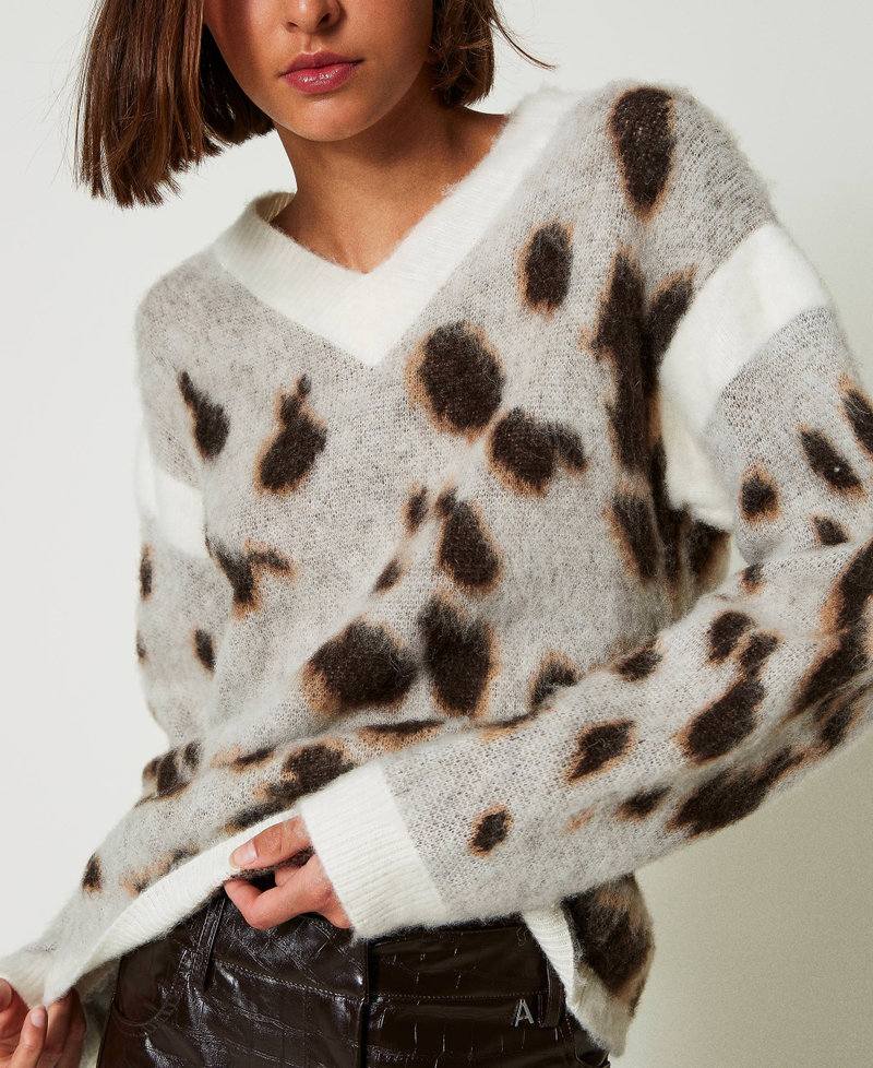 Animal print wool blend jacquard jumper White / Mol&egrave; Cow Jacquard Woman 242AP3102_11866_04