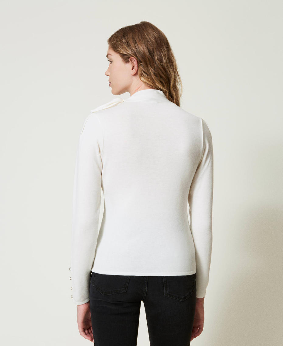 Turtleneck jumper with bow and embroidery