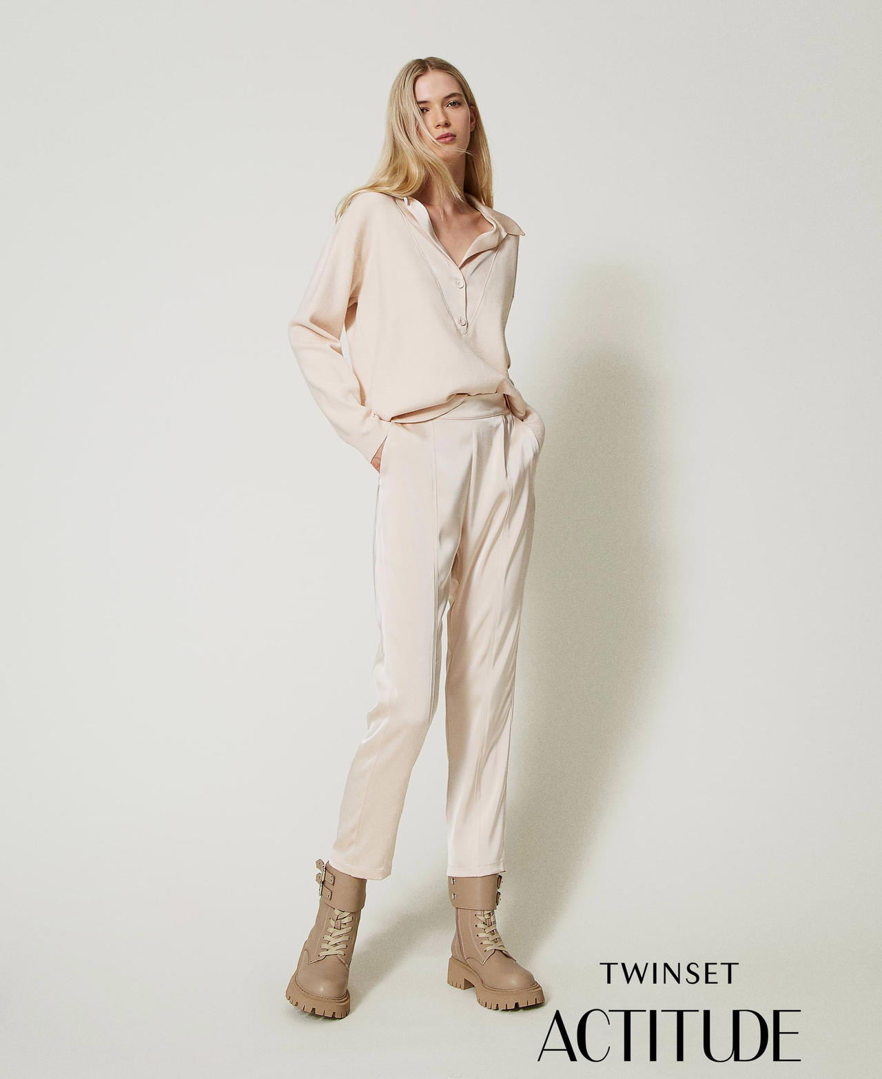 Zigarettenhose aus Satin Rosa Cloud Pink Frau 242AT2172_00231_01