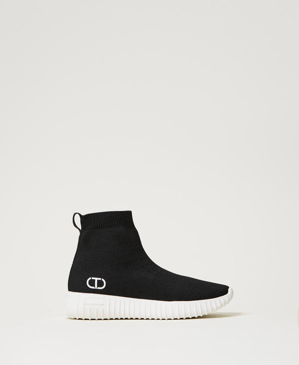 Fessura trainers with Oval T