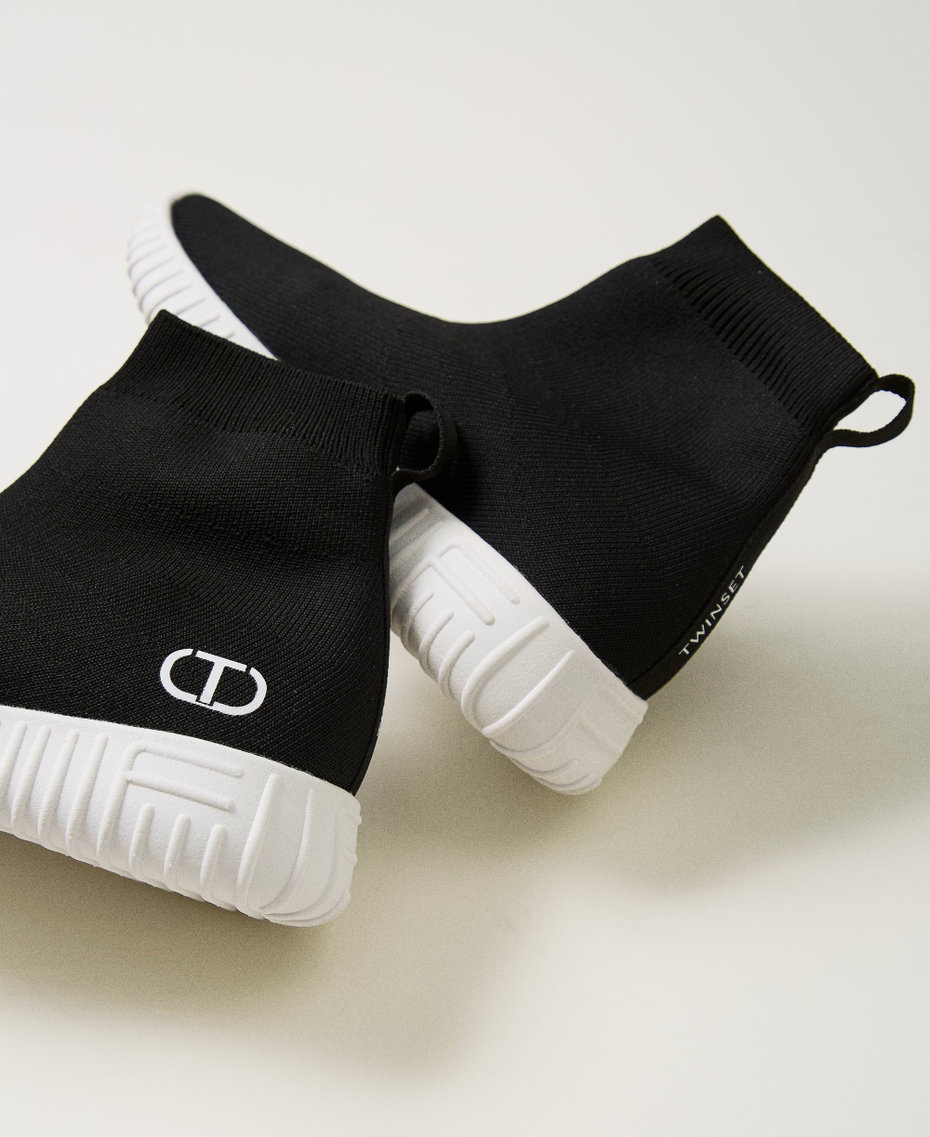 Sneakers Fessura con Oval T Nero Bambina 242GCJ01E_00006_03