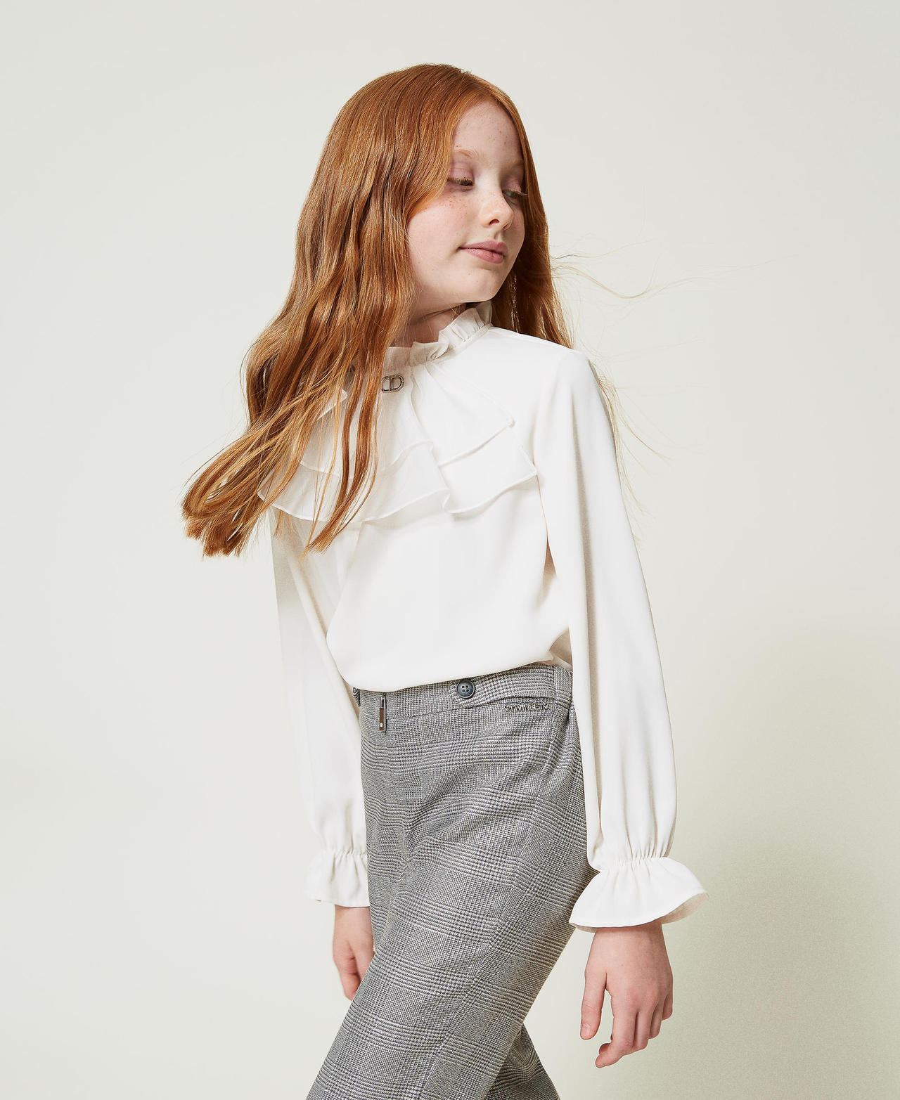 Bluse aus Cr&ecirc;pe de Chine mit Jabot Mattwei&szlig; M&auml;dchen 242GJ2132_00526_02