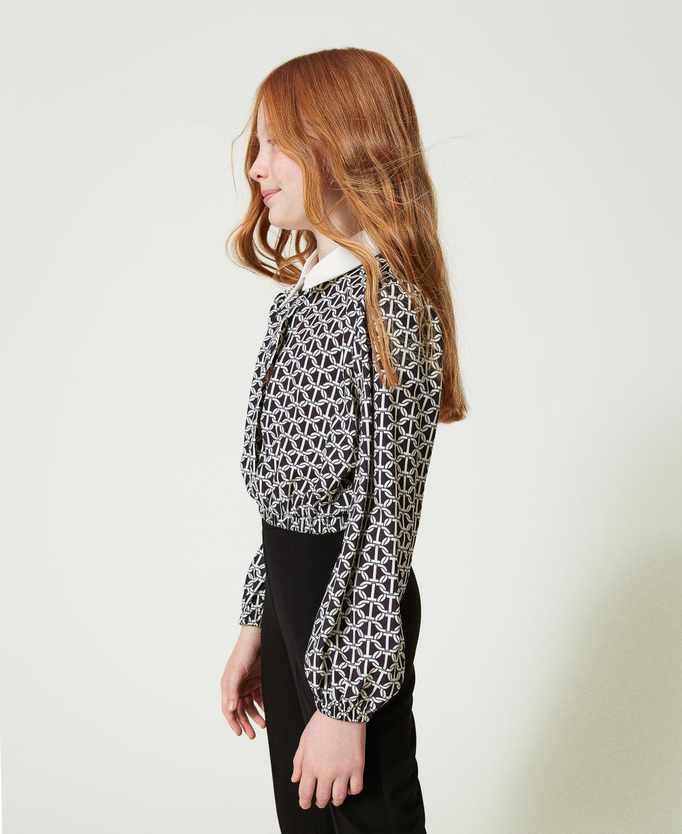Blouse en cr&ecirc;pe de Chine avec imprim&eacute; Imprim&eacute; Oval T Cha&icirc;ne Fille 242GJ2441_11830_02