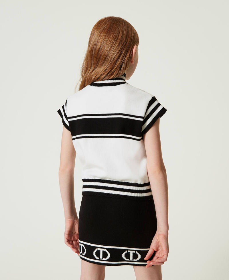 Short knit skirt with jacquard Oval T