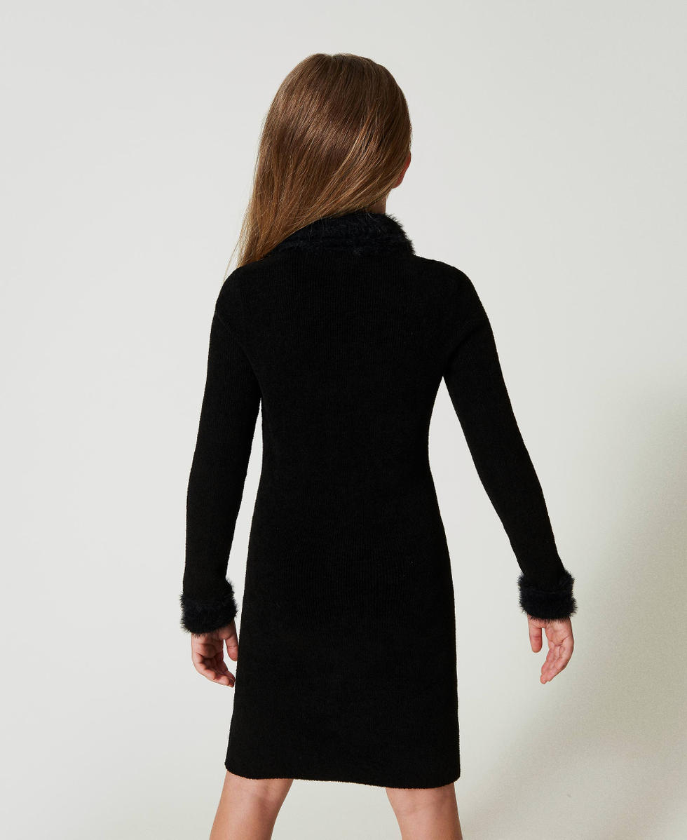 Robe courte en maille effet fourrure