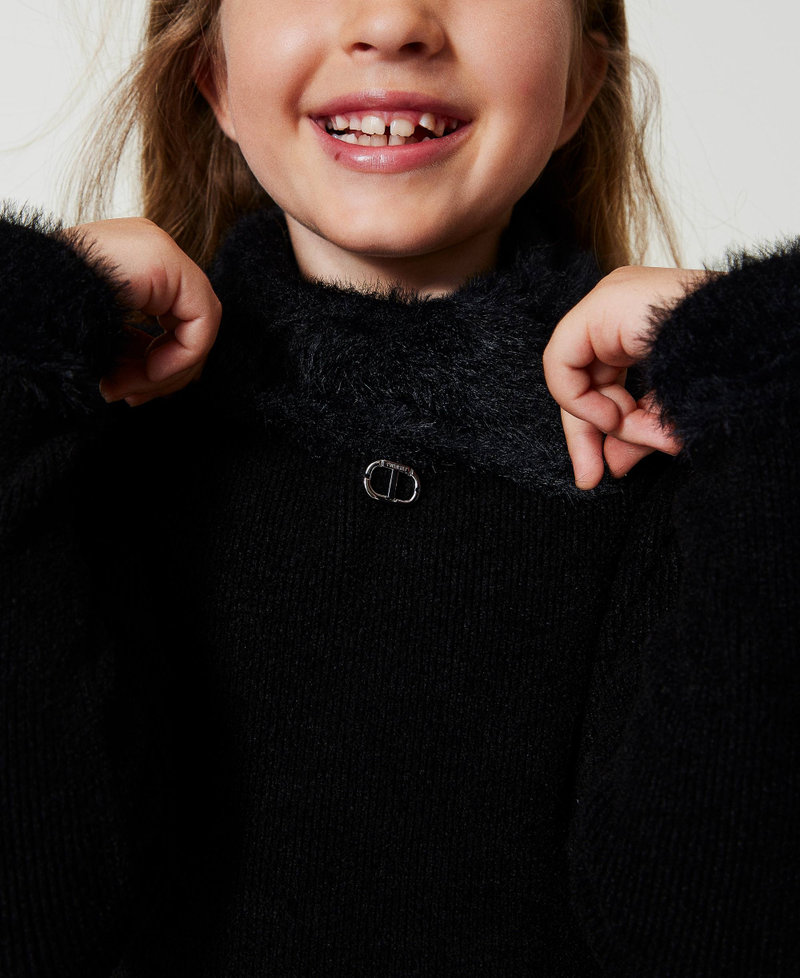 Short knit dress with faux fur