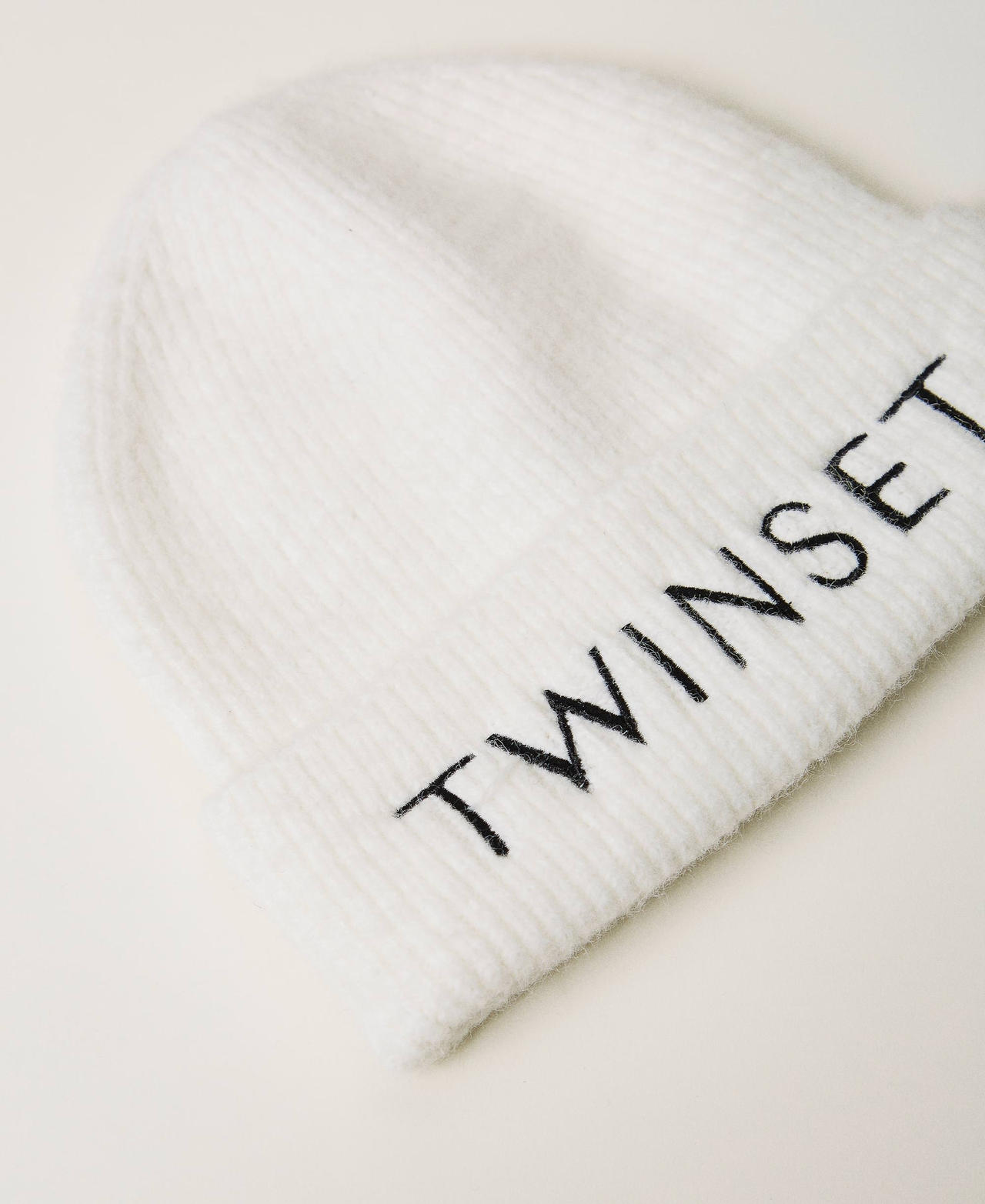 Strickm&uuml;tze mit Sticklogo Mattwei&szlig; M&auml;dchen 242GJ5053_00526_02