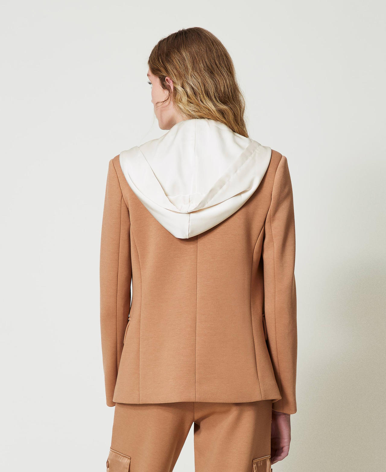 Blazer en scuba avec capuche Bicolore Caramel Camel/Nacre Femme 242LI2DKK_11819_03