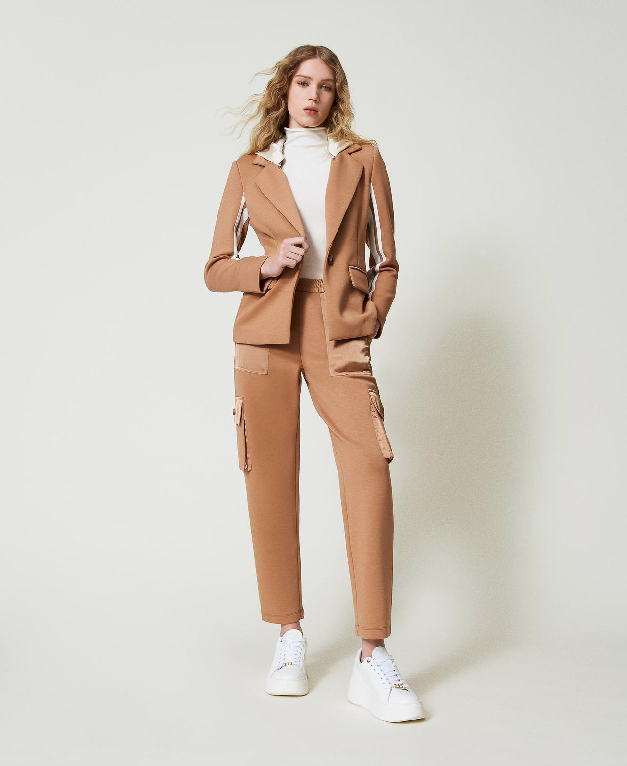 Pantalon cargo en scuba et satin Caramel Camel Femme 242LI2DNN_11718_01