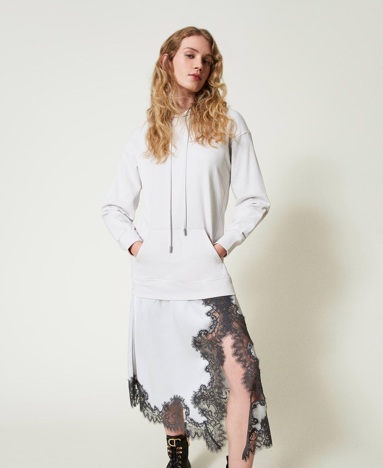 Maxikleid aus Sweatstoff und Satin Zweifarbig Silber / „Blackened Pearl“-Grau Frau 242LI2HAA_11821_02