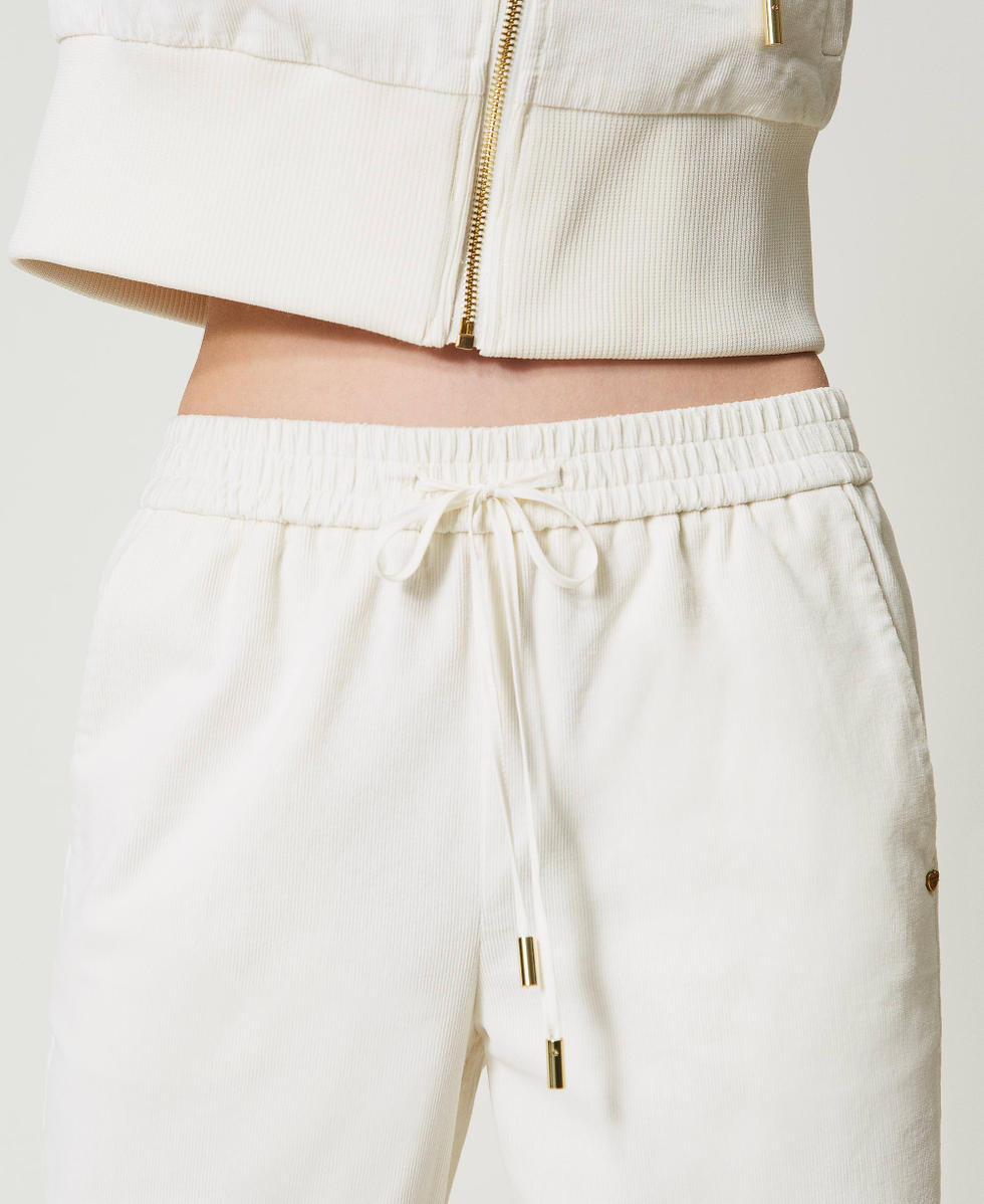 Pantal&oacute;n ancho de terciopelo