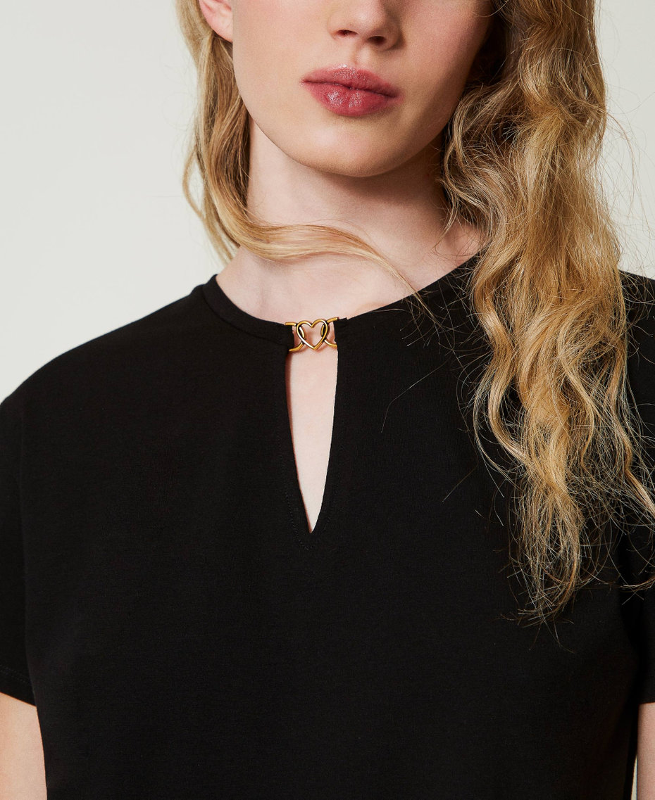 T-shirt with heart-shaped clasp Black Woman 242LI2ZCC_00006_01