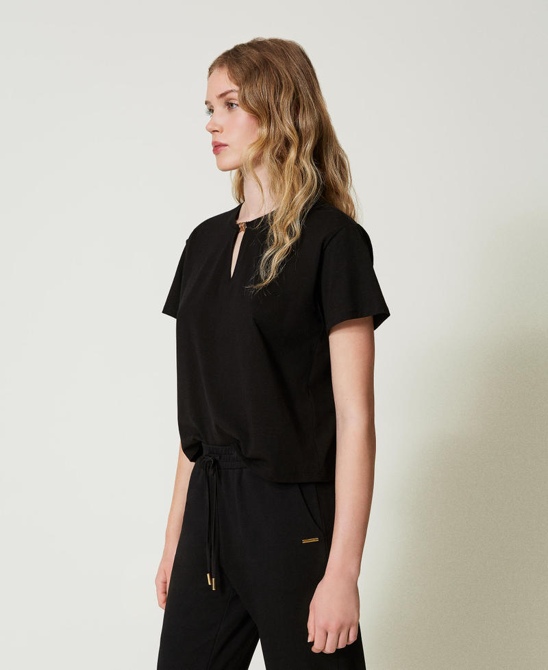 T-shirt with heart-shaped clasp Black Woman 242LI2ZCC_00006_03
