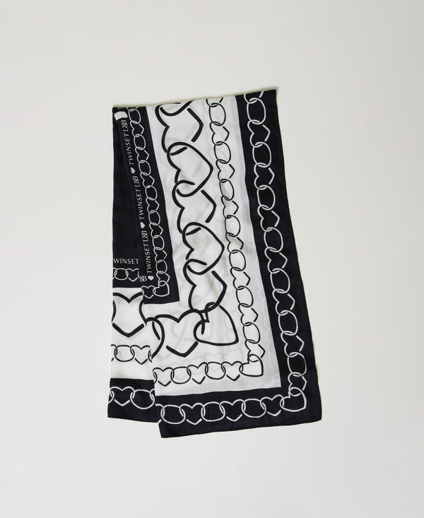 Kefiah with heart pattern print