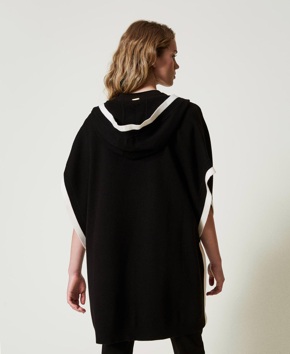 Hooded poncho with pockets shop