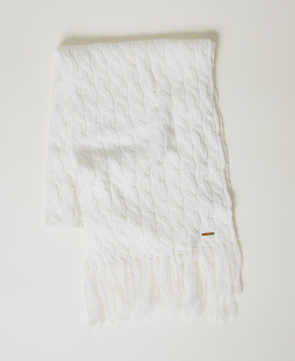 Cable knit scarf