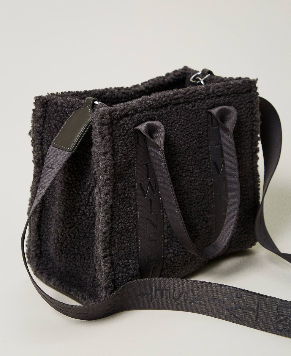 Faux fur shopper bag