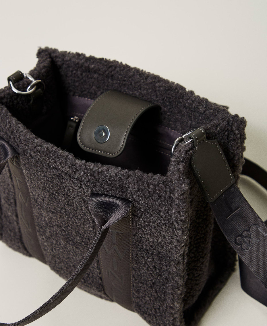 Faux fur shopper bag