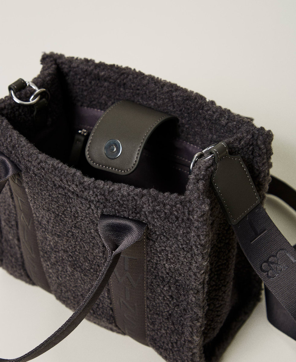 Faux fur shopper bag