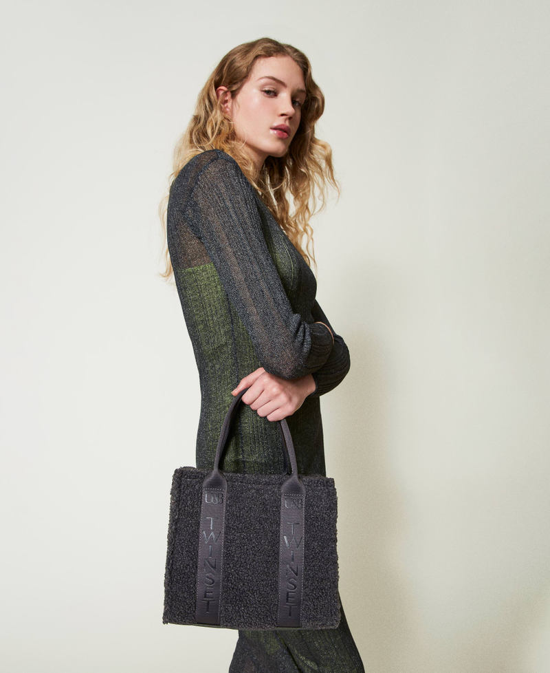 Faux fur shopper bag