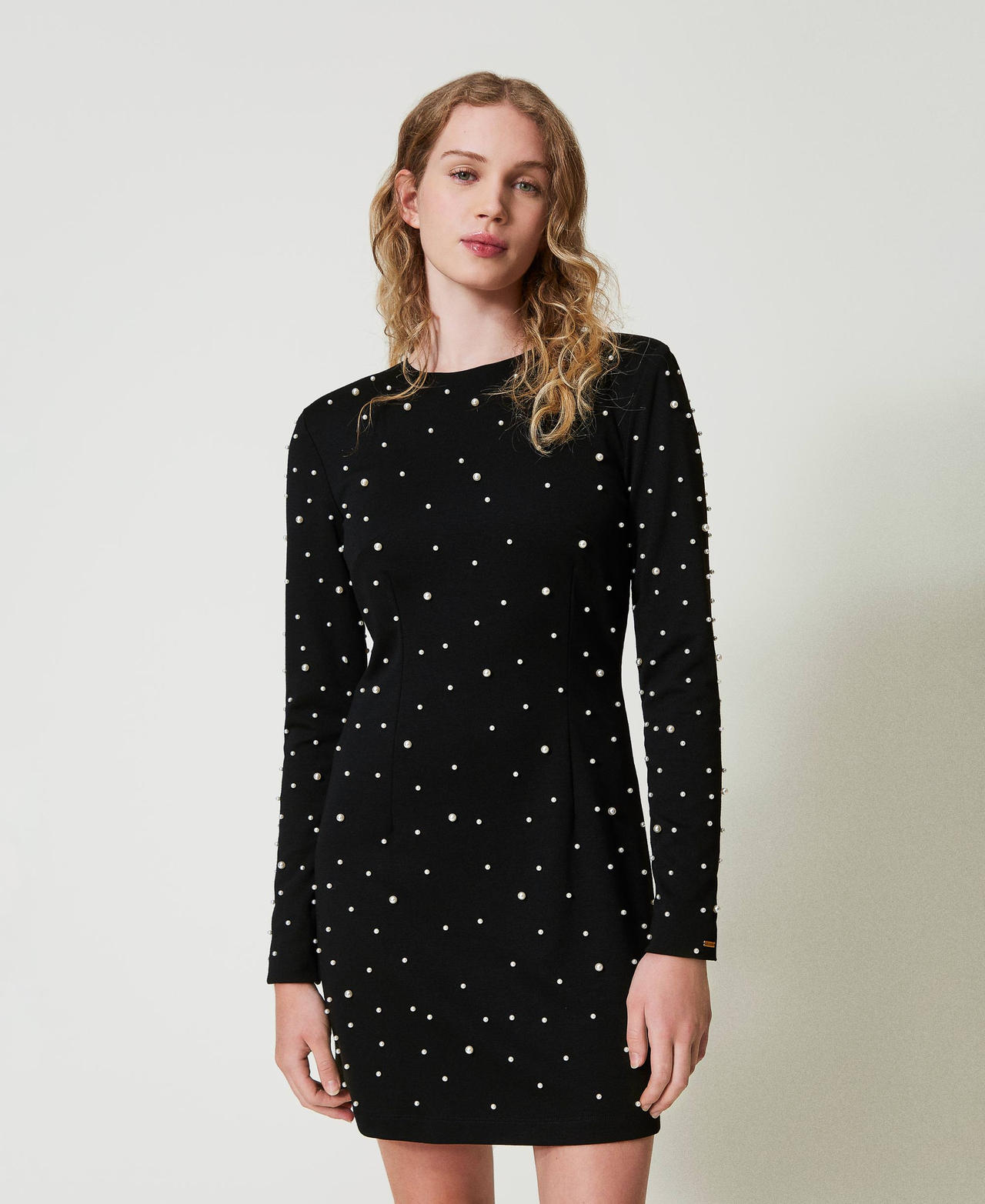 Kurzes Kleid mit Perlen Schwarz Frau 242LL2MBB_00006_02