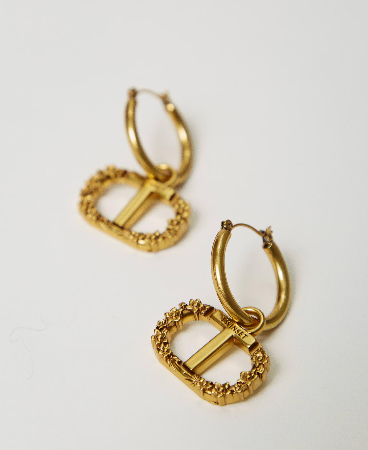 Loop earrings with floral Oval T Light Brass Woman 242TA4020_11583_02