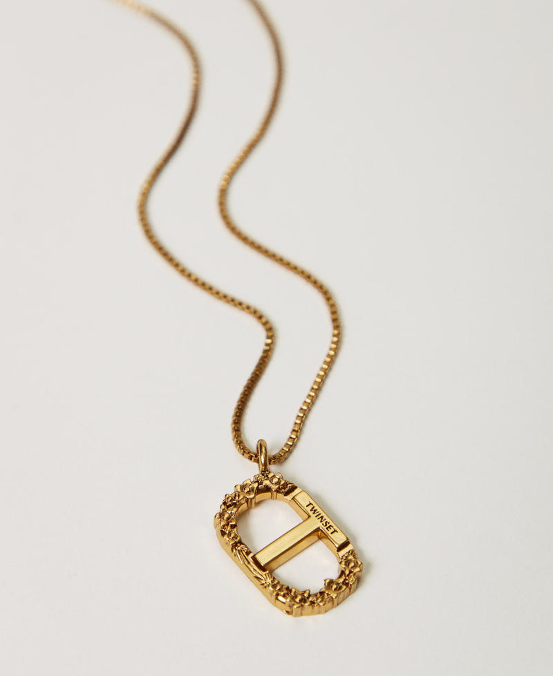 Necklace with floral Oval T