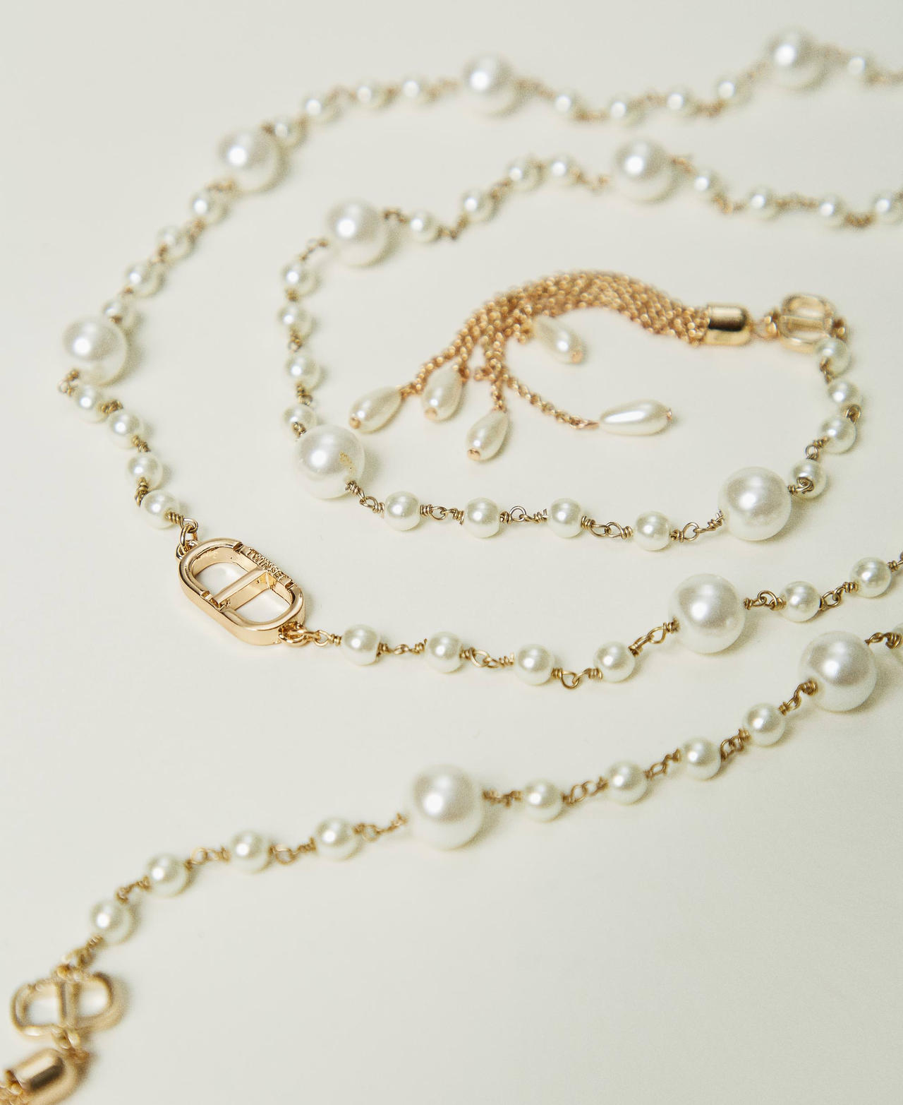 Adjustable necklace with tassels