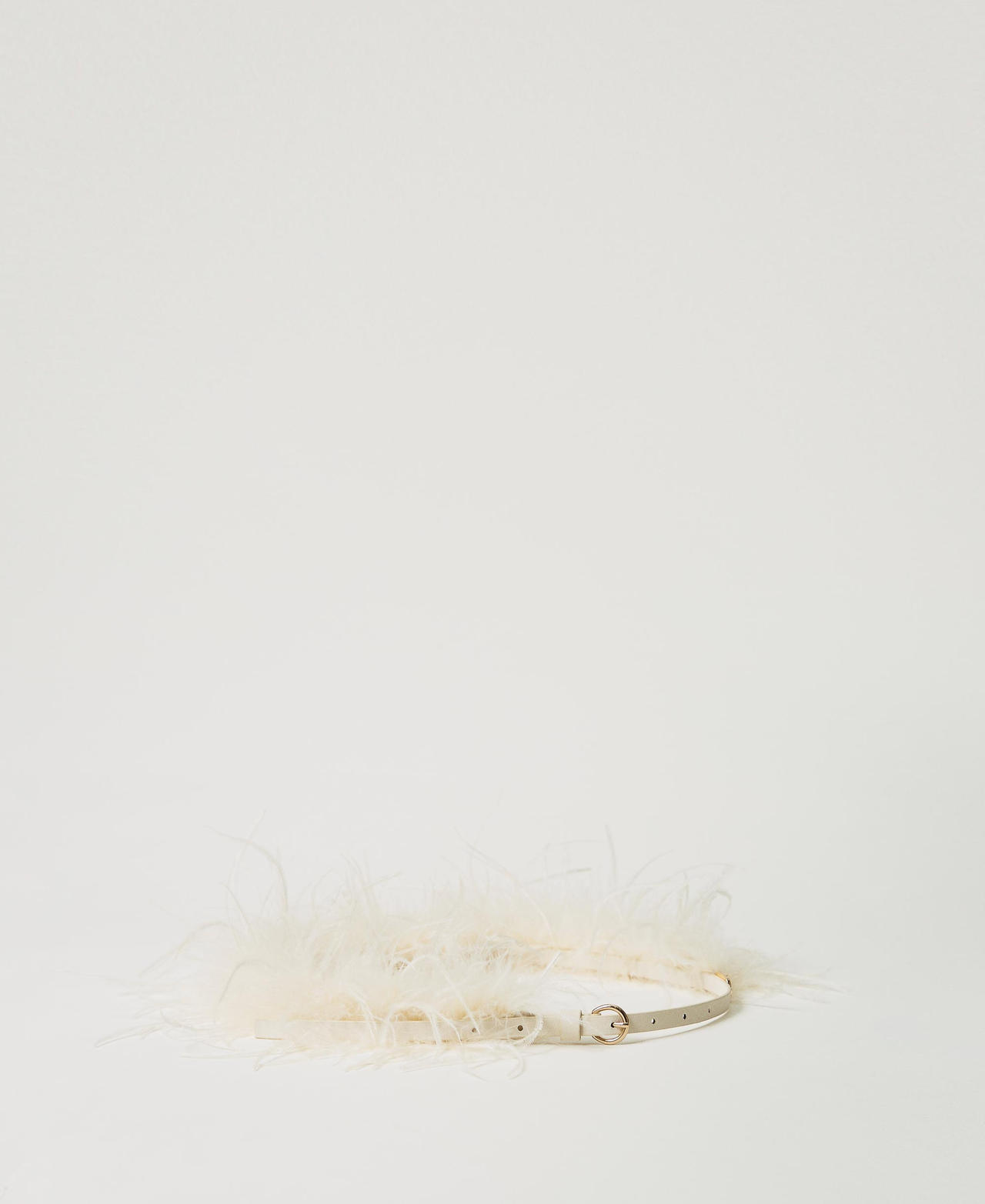 Belt with feathers and Oval T Old White Woman 242TA4580_11748_01