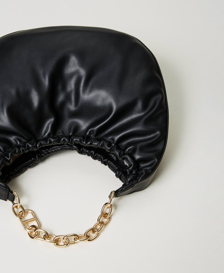 Hobo-Bag „Croissant“ mit Raffung und Oval T Schwarz Frau 242TB7221_00006_03