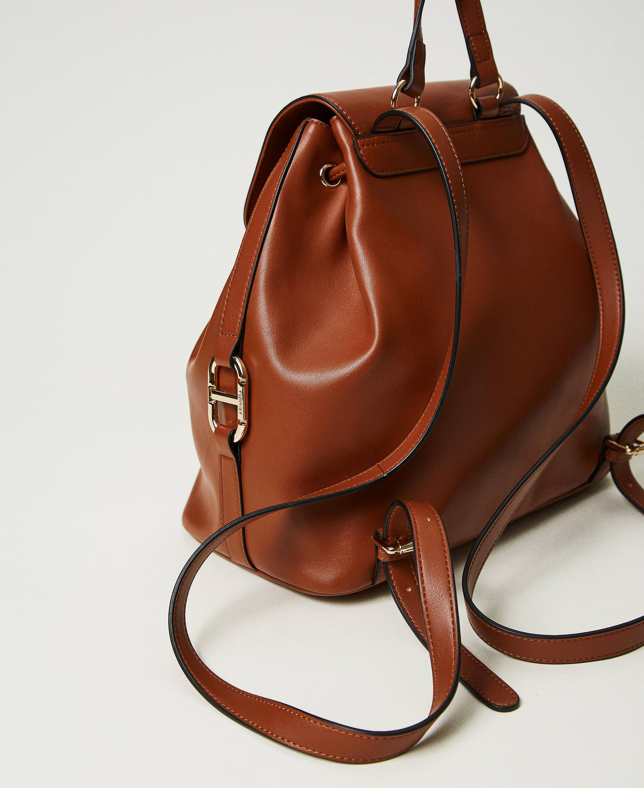 Backpack with Oval T buckle