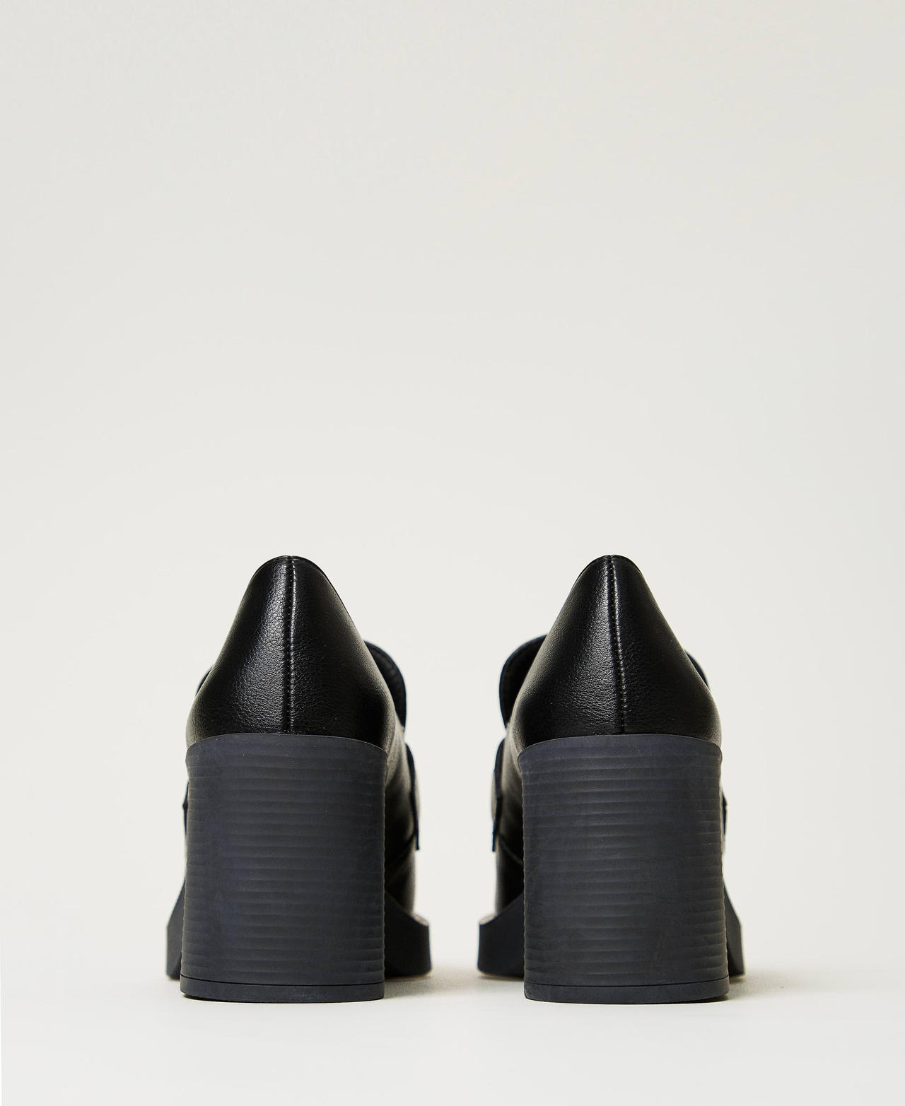 Heeled loafers with Oval T clasp Woman, Black | TWINSET Milano