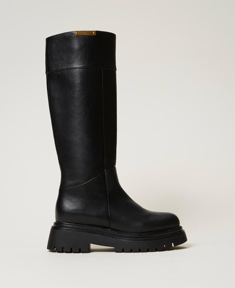 Boots plate online