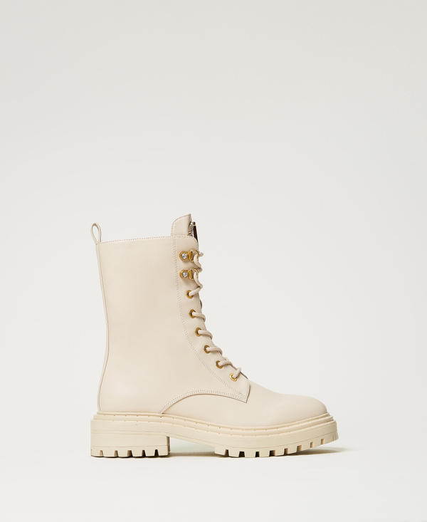 Schnürstiefelette mit „Oval T“ aus Strass