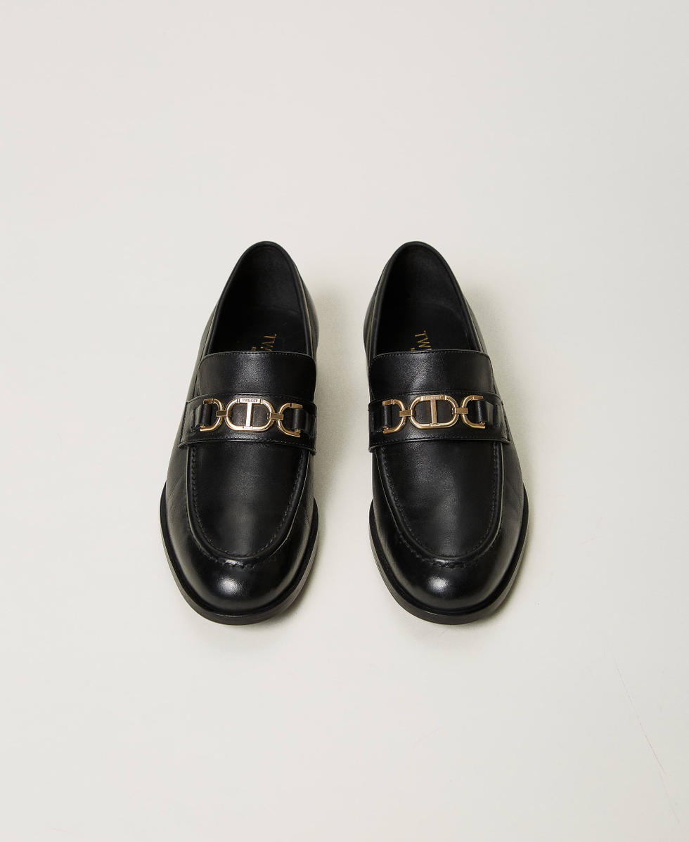 Mocassins en cuir avec barrette Oval T Noir Femme 242TCP100_00006_04