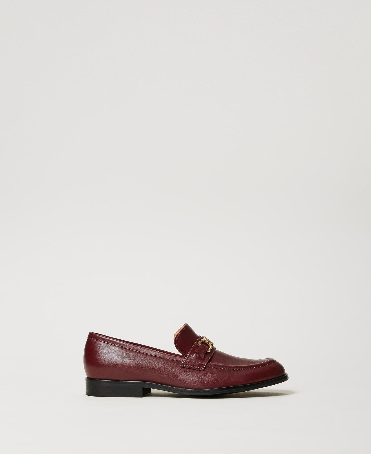 Leather loafers with Oval T clasp Bordeaux Woman 242TCP100_00020_01