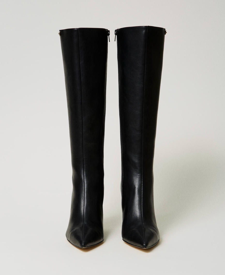 Hoher Stiefel mit Keilabsatz und Logoplakette Schwarz Frau 242TCP160_00006_04