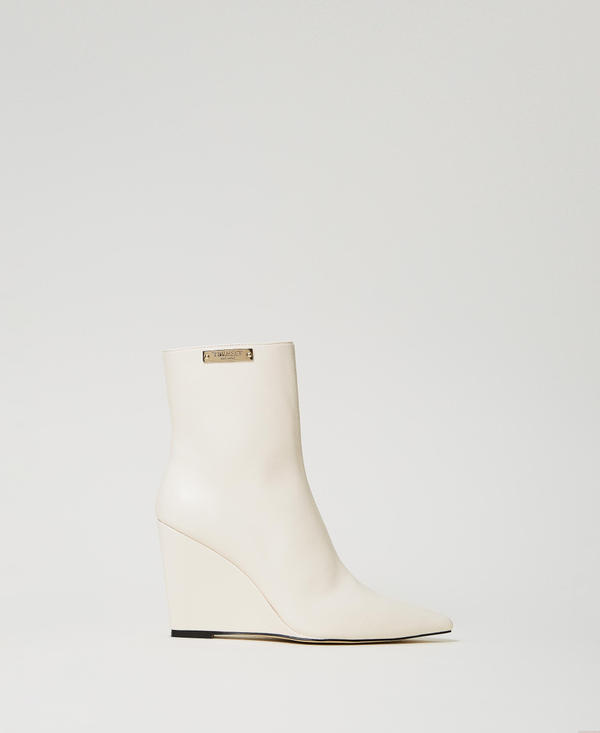 Ankle boots with wedge and logo plate